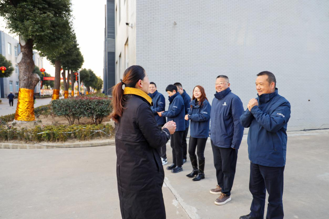 董事长携高管团队迎接员工开工大吉，共启新程